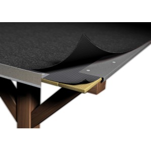 Alu Tropfkante (Zuschnitt 250mm x 1000mm) am Dach montiert, Detailansicht.