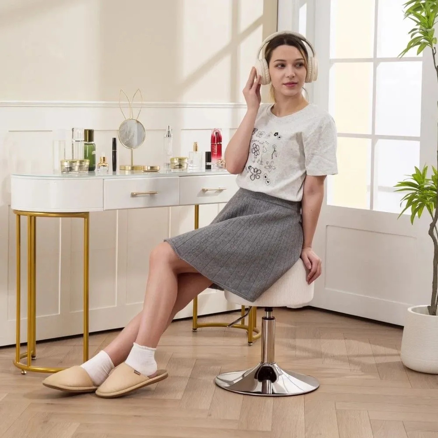 Weißer HOMCOM Barhocker, gepolstert, höhenverstellbar, mit Metallgestell. Perfekt für Küche, Wohnzimmer oder Schminktisch.