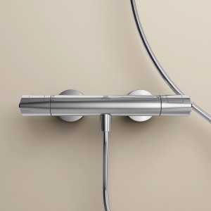 Ideal Standard Ceratherm T100 Brausethermostat AP Chrom mit zwei Griffen und Brauseschlauch.